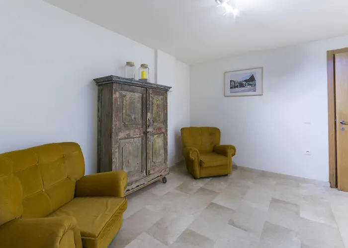 Coll Groc Σαλέ *